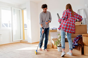 Couple Cleans While Moving Out