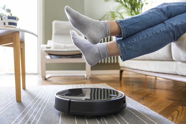 Complementing Your Scheduled Cleanings with Robot Vacuums